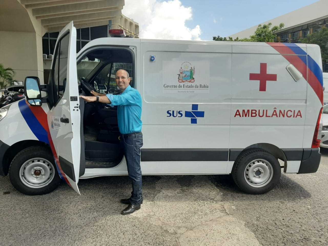 Camacã: Prefeito Oziel ganha mais  uma Ambulância Avançada e o tratamento da sua saúde
